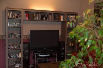 Hemnes-Regal in graubraun