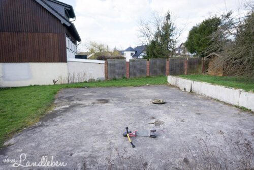 Betonplatte auf unserem Grundstück