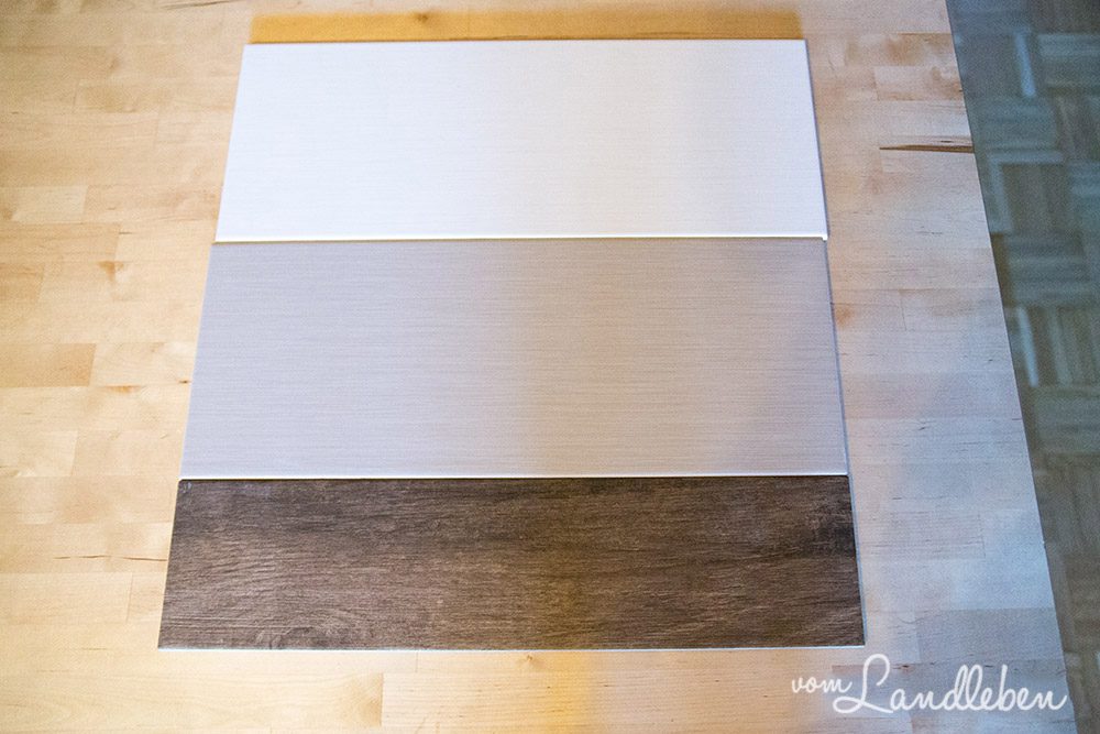 Das in der untersten Reihe sind die Bodenfliesen für Bad und Gäste-WC, darüber die Wandfliesen