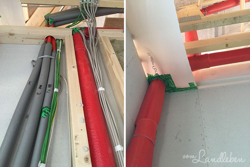 Links: die Rohre in der Diele. Rechts: Rohr vom Gäste-WC nach oben