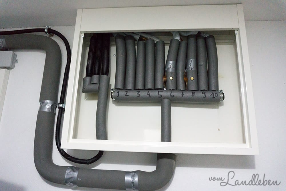 Der Heizkreisverteiler der Fußbodenheizung