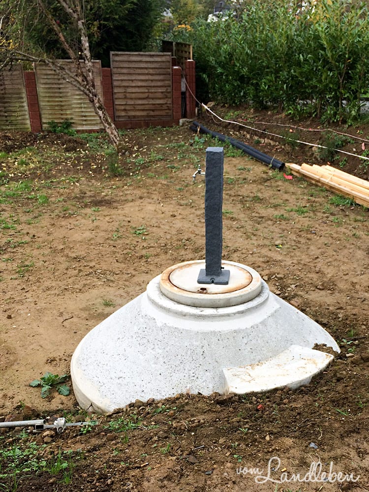 Die Wasserzapfstelle wird neben der Zisterne zu stehen kommen
