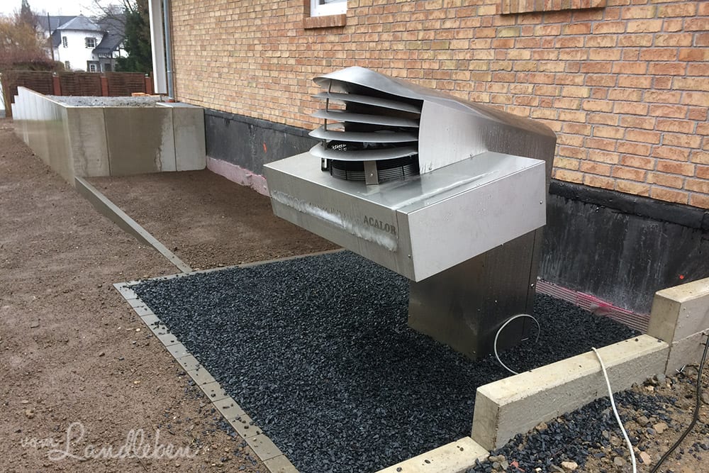 Schotter unter der Acalor-Pumpe