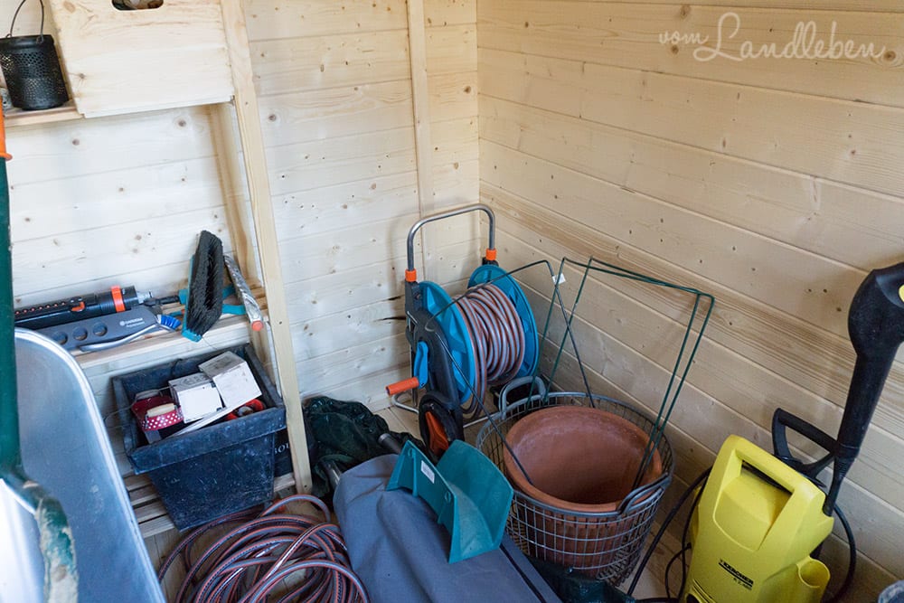 Unser Gartenhaus - Aufbau und Anstrich