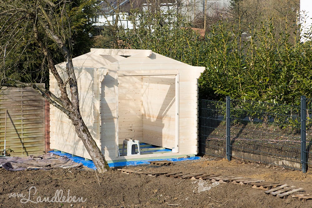 Unser Gartenhaus - Aufbau und Anstrich