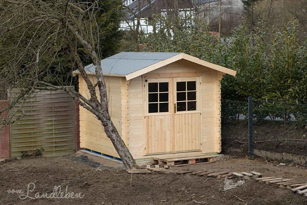 Unser Gartenhaus - Aufbau und Anstrich