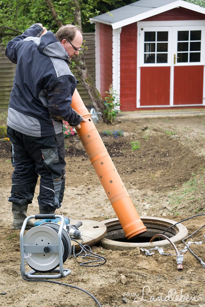 Einbau der Pumpe in die Zisterne