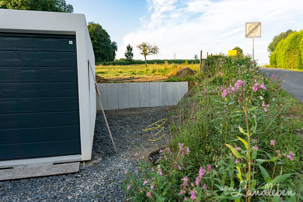 Befestigung des Mülltonnen-Stellplatzes