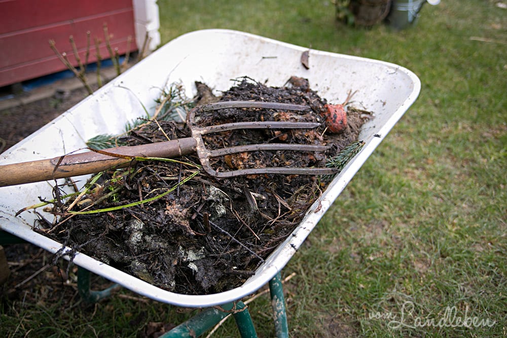 Kompost umsetzen