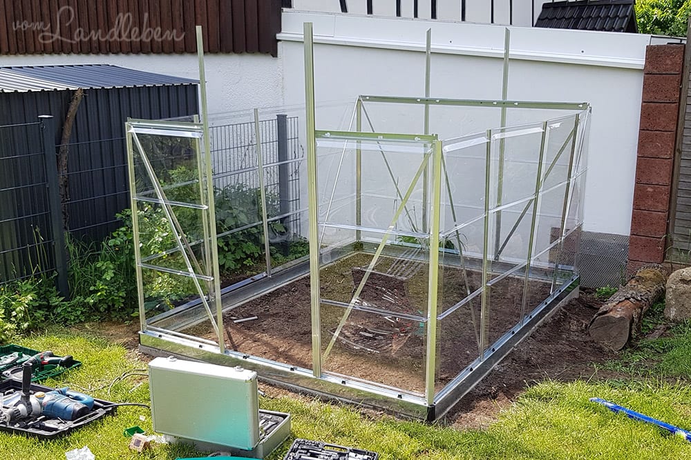 Gewächshaus aufbauen