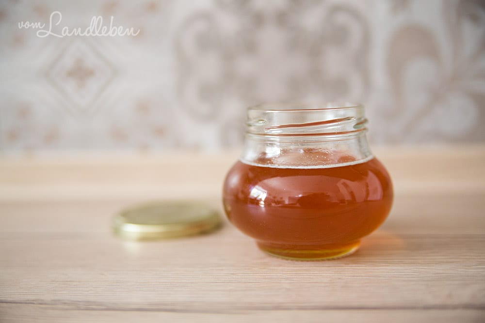 Honig aus eigener Imkerei von den Nachbarn