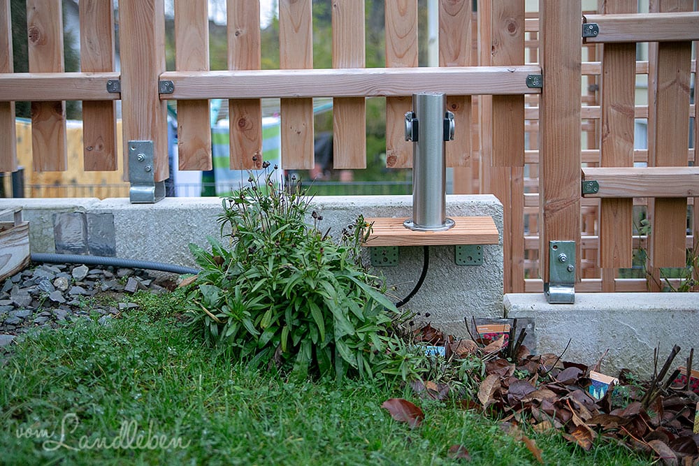 Außensteckdose im Beet
