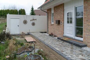 Pflasterarbeiten am Weg zur Haustür