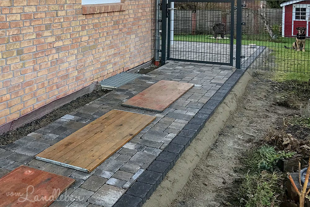 Pflastern: Weg an der Haustür