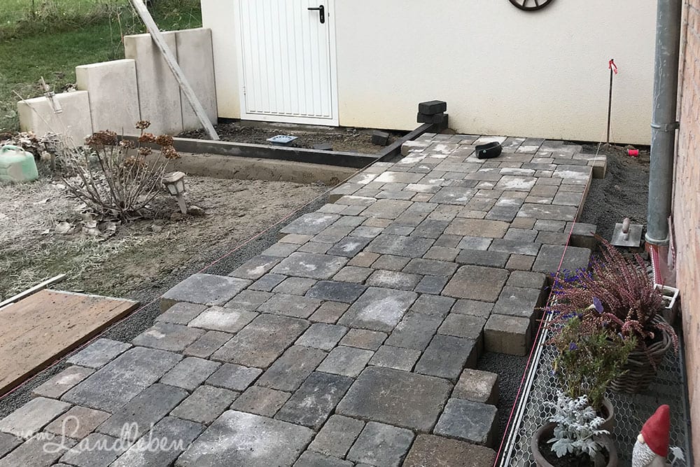 Weg an der Haustür pflastern