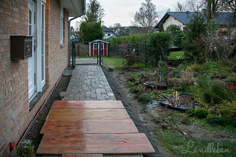 Weg an der Haustür pflastern