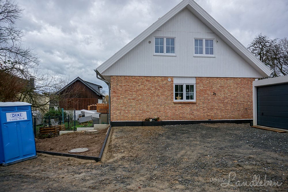 Der Vorgarten entsteht