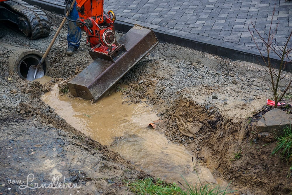 Ausbaggern des Grabens
