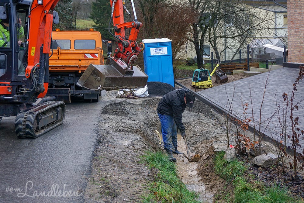 Ausbaggern des Grabens