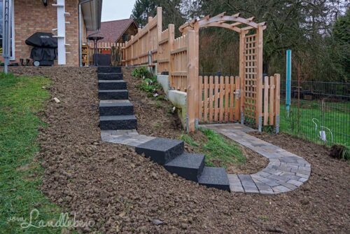 Bau der Treppe in den Garten