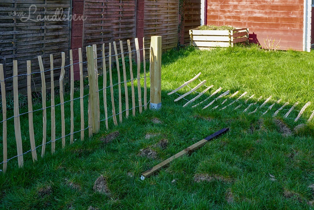 Aufbau des Staketenzauns