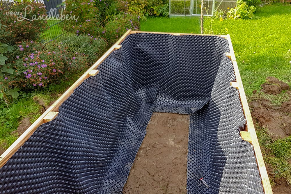 Hochbeetfolie befestigen