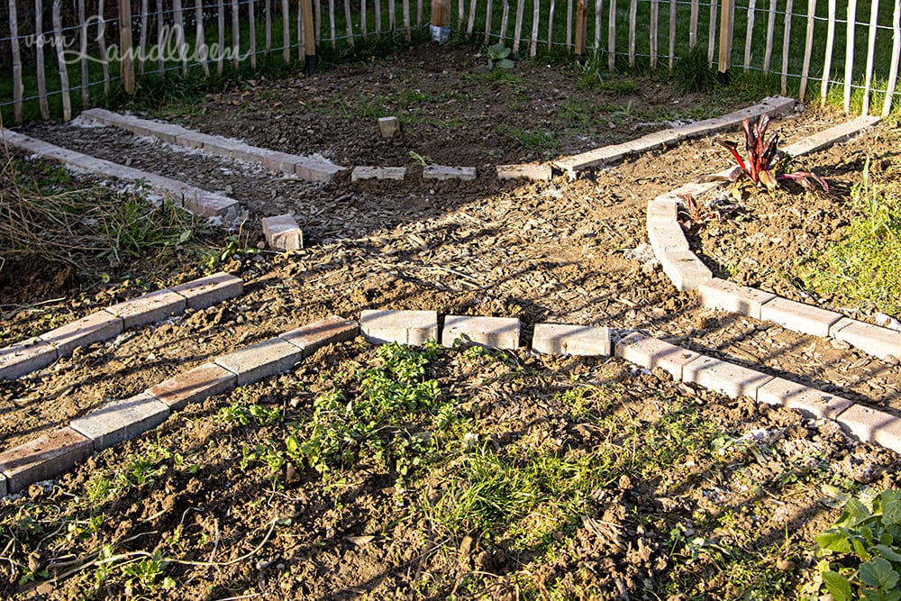 Weg im Bauerngarten anlegen