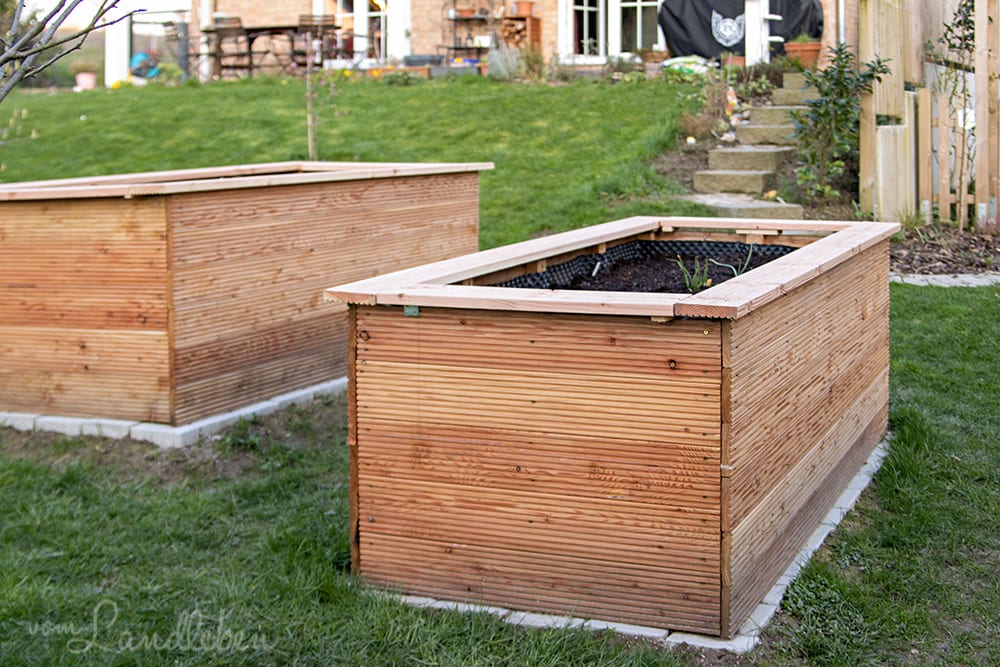 Hochbeete: Rand aus Terrassendielen