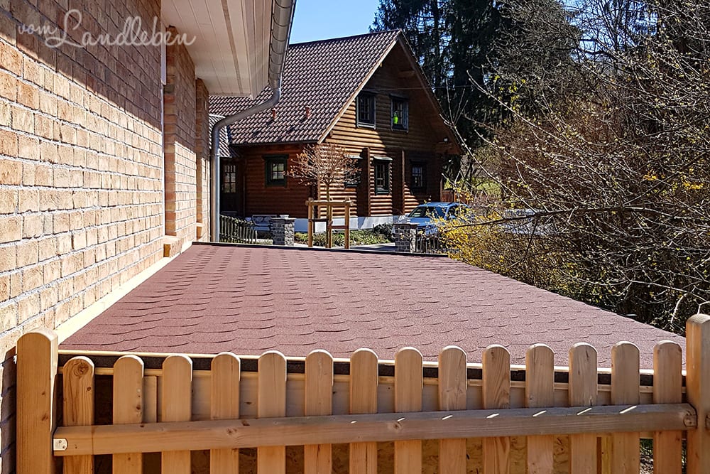 Hühnerstall: Dach mit Biberschindeln decken