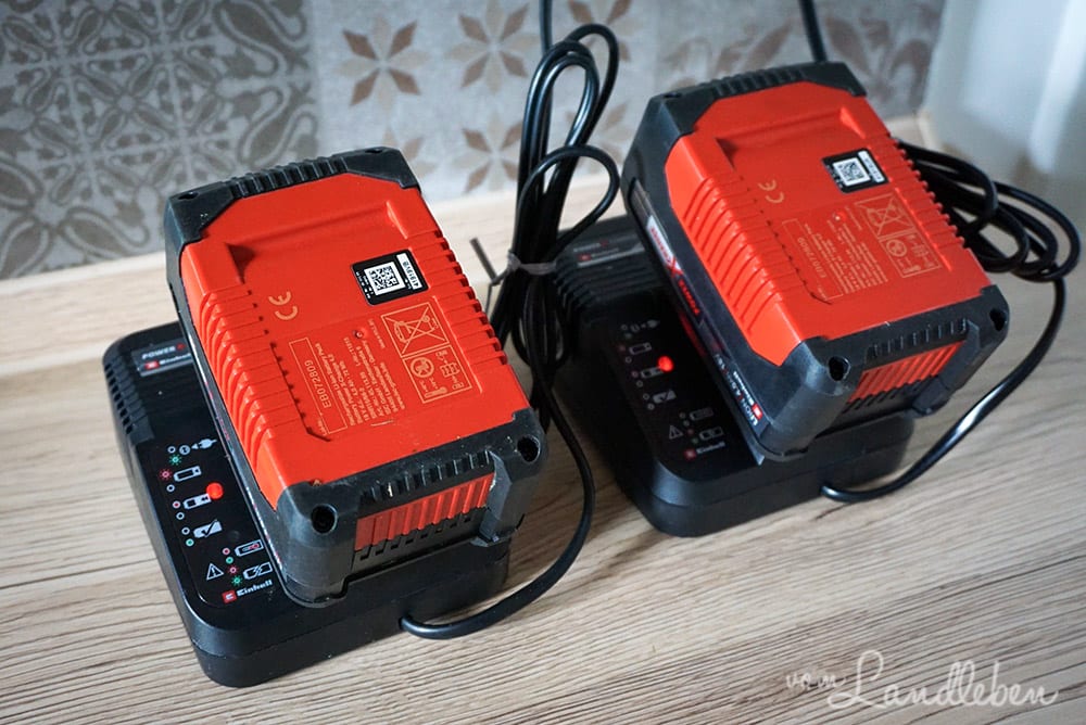 Einhell Power X-Change - Akkus laden