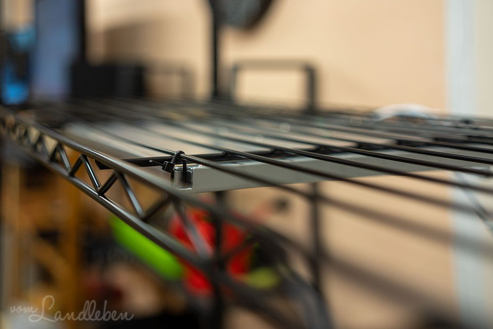 LED-Panels an Pflanzregal befestigen