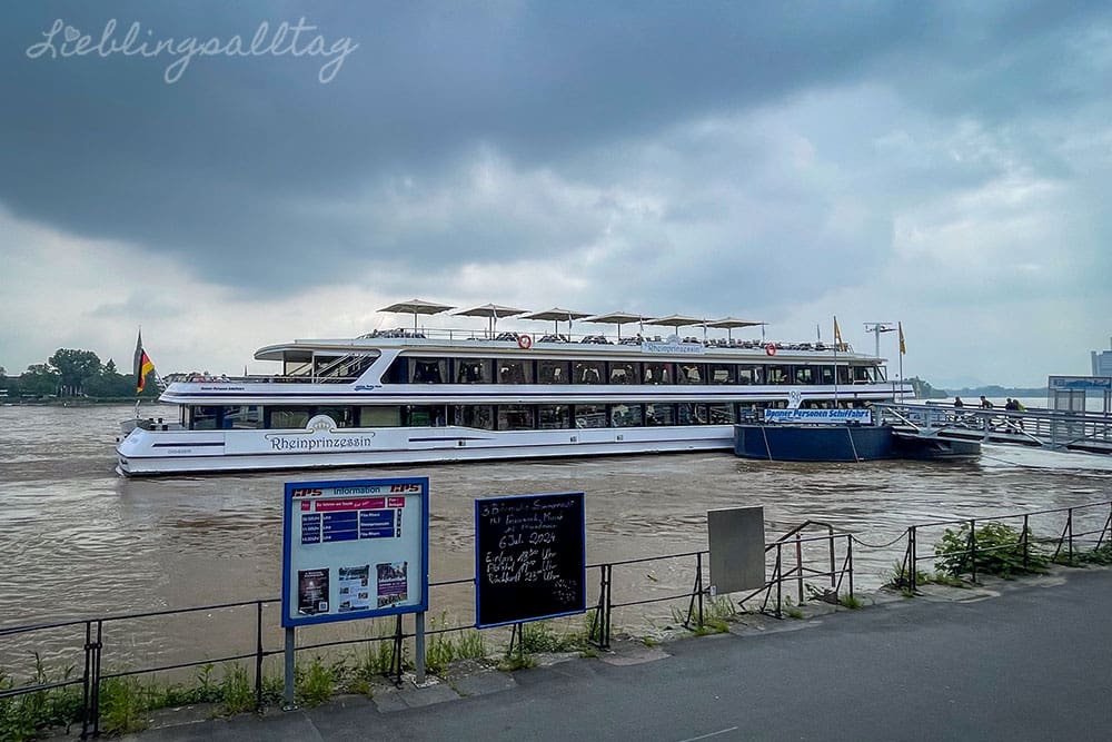 Schifffahrt auf dem Rhein mit der Rheinprinzessin