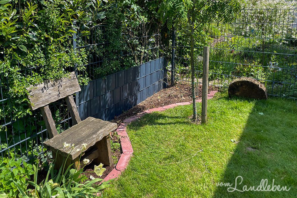 Sichtschutzfolie am Doppelstabmattenzaun