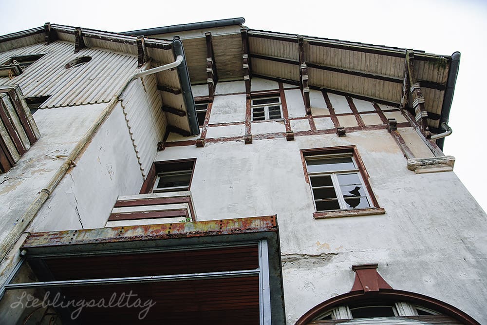 Burghof bei Burg Drachenfels