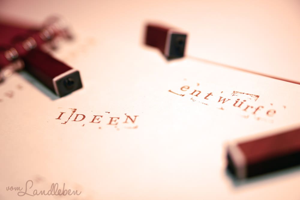 Buchstaben-Stempel aus Holz