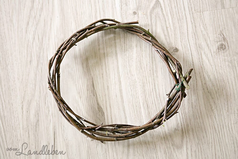 DIY: Kranz aus Zweigen binden