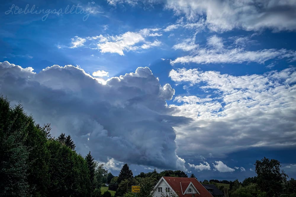 Dramatische Regenwolken