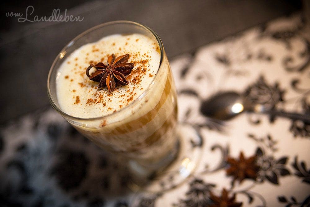 Rezept für ein Winterdessert: geschichteter Grießbrei mit Apfelmus