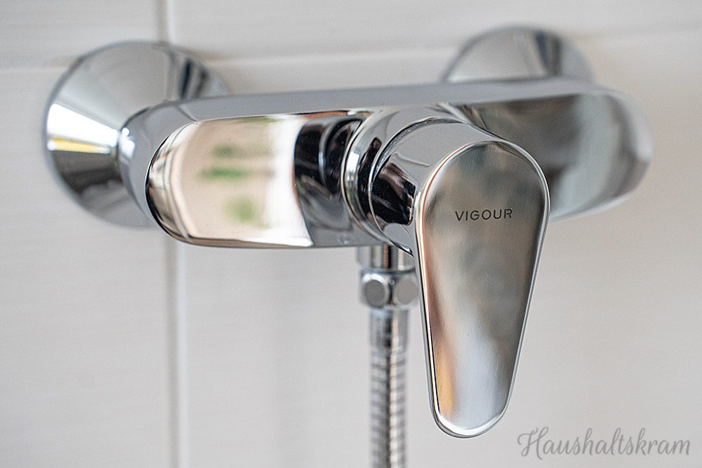 Armaturen in der Dusche reinigen