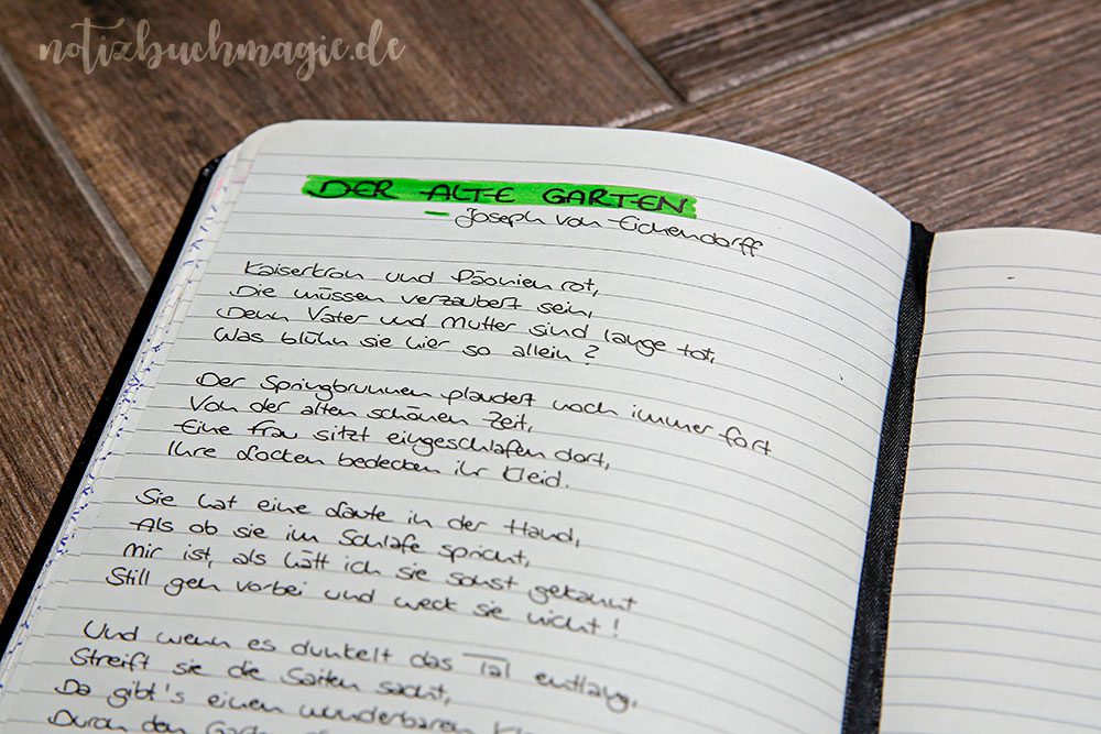 Liniertes Notizbuch