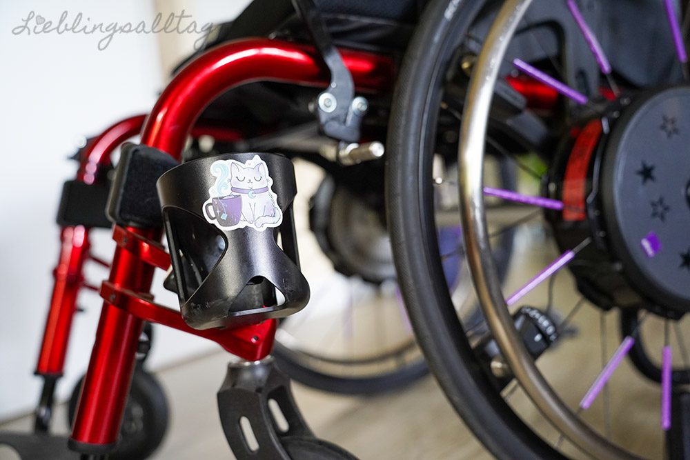 Getränkehalter am Rollstuhl