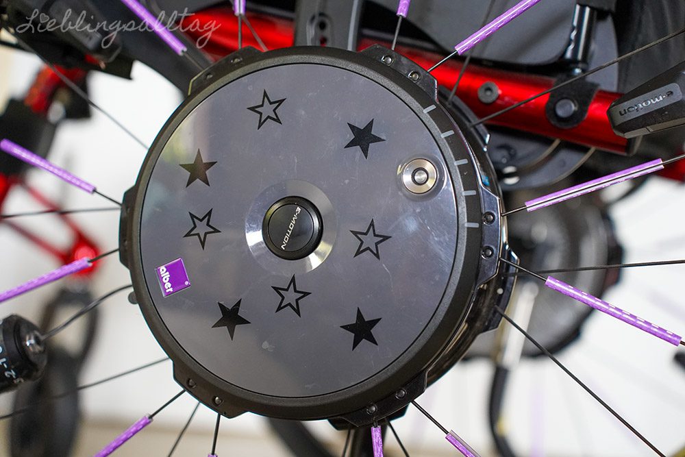 Rollstuhl-Customization: Aufkleber und Speichenreflektoren