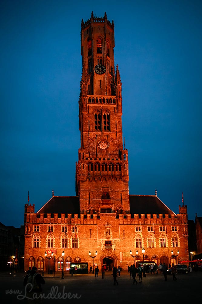 Belfort in Brügge bei Nacht