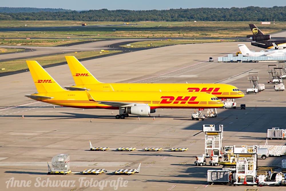 Flugzeuge spotten am Flughafen Köln/Bonn
