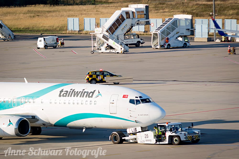 Flugzeuge spotten am Flughafen Köln/Bonn