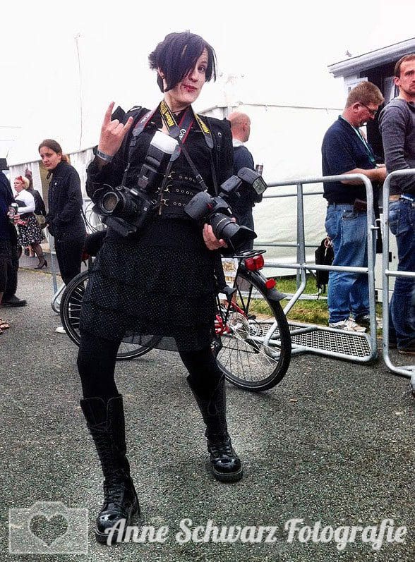 Anne Schwarz 2012 als Fotografin auf einem Festival