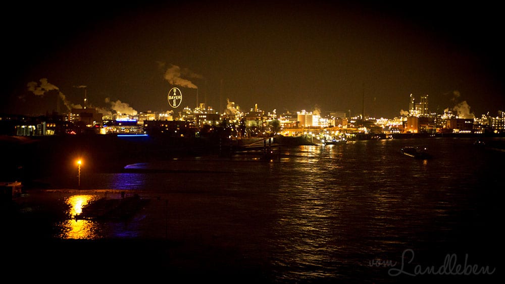 Leverkusen by Night - Bayer-Kreuz