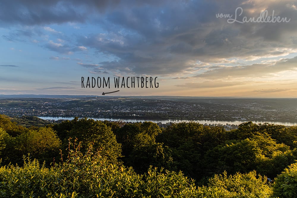 Blick vom Petersberg auf das Radom Wachtberg