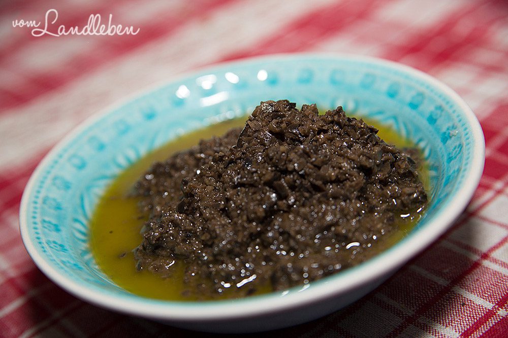 Rezept: Brokkoli-Salat mit schwarzen Oliven