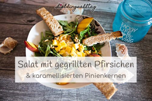 Rezept: Karibischer Salat mit gegrilltem Pfirsich & Pinienkernen